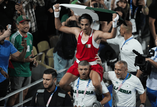 Imagem da noticia Olimpíada de Paris: boxeadora argelina vítima de polêmica sobre gênero vence medalha de ouro 