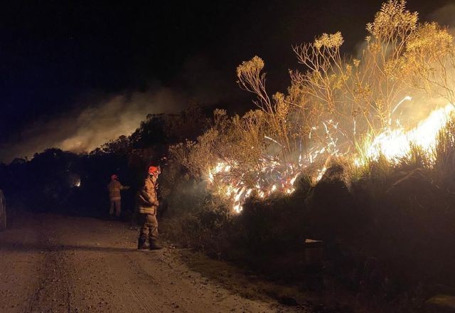 Incêndio no Parque do Itatiaia: Corpo de Bombeiros não tem previsão para controle das chamas