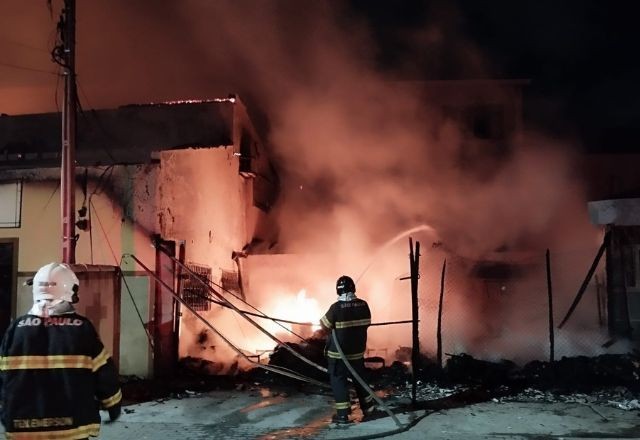 Imagem da noticia Incêndio em abrigo deixa quatro mortos em São José dos Campos (SP)
