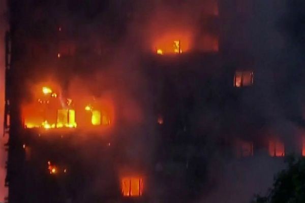 Imagem da noticia Incêndio destrói edifício com mais de 100 apartamentos em Londres