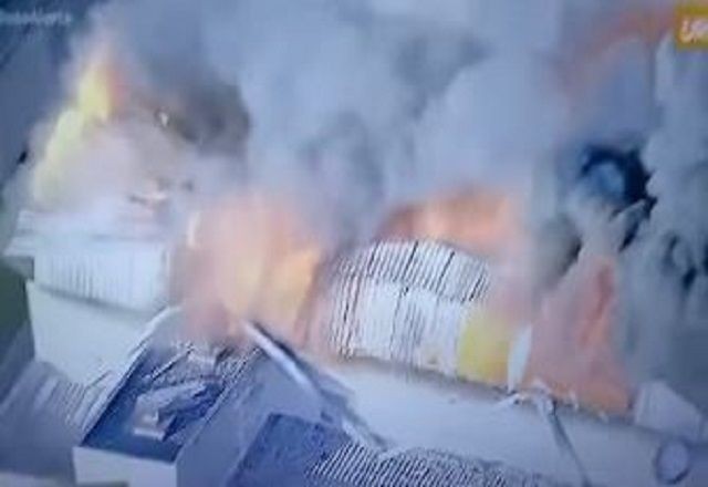 Imagem da noticia Incêndio de grande proporção atinge prédio comercial na Grande SP