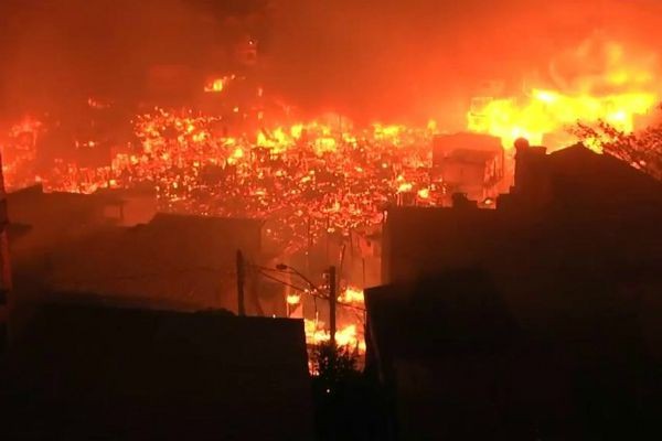 Incêndio na Zona Sul de Manaus deixa centenas de famílias desabrigadas 