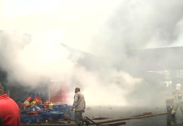 Imagem da noticia Incêndio no Ceasa do Rio de Janeiro tem saques e tiros
