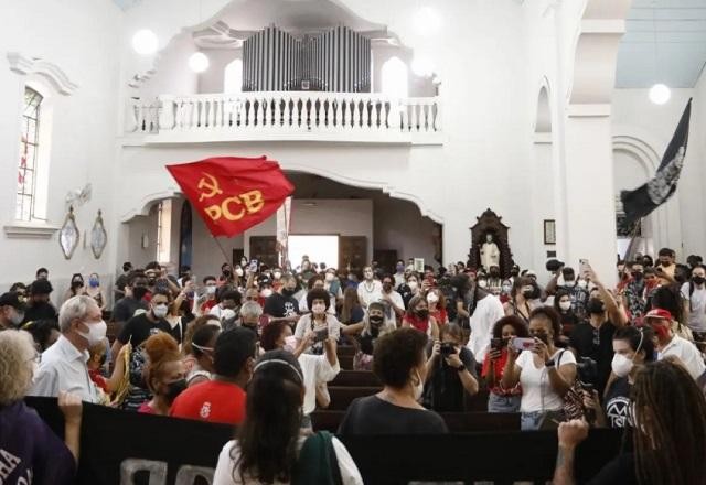 Imagem da noticia Governo acompanhará investigação sobre protesto em igreja, diz Bolsonaro