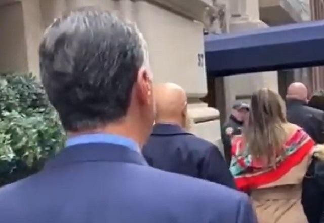 Imagem da noticia "Perdeu, mané. Não amola", diz Barroso a manifestante em Nova York
