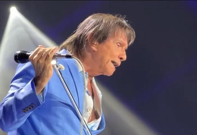 Imagem da noticia Roberto Carlos se irrita e manda fã calar a boca em show; veja vídeo