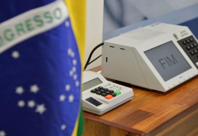 Comitiva brasileira vai aos EUA para "alertar" sobre eleições