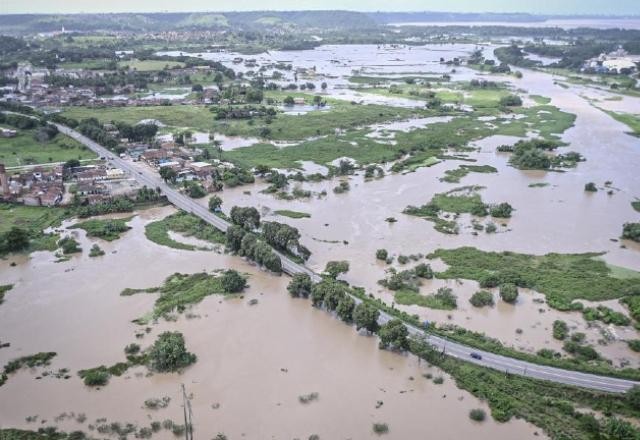 Imagem da noticia Com três mortes e 11 mil desalojados, Alagoas adia São João