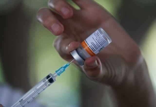 Vacinas falsas: Interpol alerta sobre compra online 