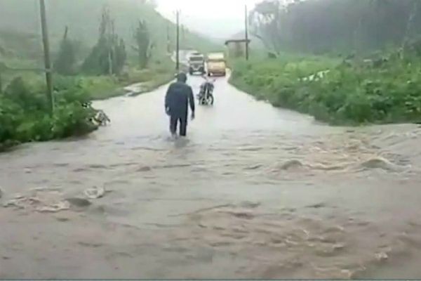 Inundações deixam mais de 300 mortos no Sul da Índia