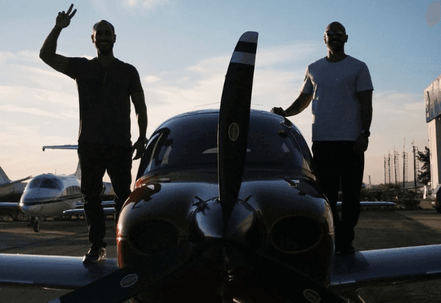 Imagem da noticia Irmãos katoosh trocam o mar pelos céus e anunciam volta ao mundo de avião