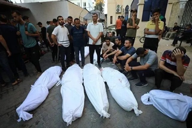 Imagem da noticia Após ataque de Israel que matou mais de 100 em escola, palestinos são despejados de áreas seguras