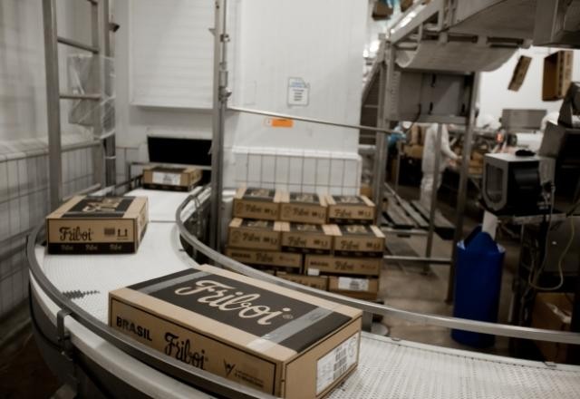 Imagem da noticia JBS vai negociar ações no Brasil e nos EUA