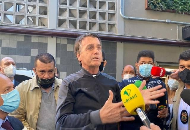 Imagem da noticia Bolsonaro volta a citar Luís Roberto Barroso ao defender voto impresso