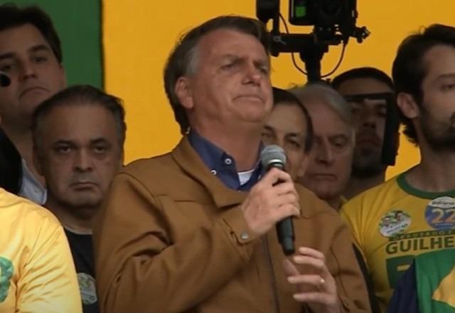 Bolsonaro diz que inflação no Brasil "está negativa"