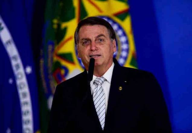 "Sou o que mais sofre com fake news", afirma Bolsonaro em discurso