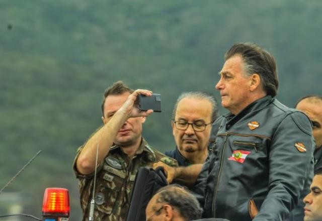 Imagem da noticia Entre apoiadores, Bolsonaro volta a defender voto impresso e ataca STF