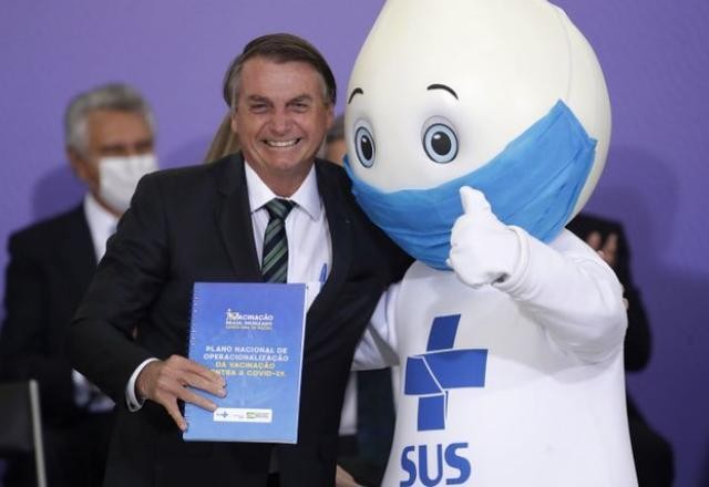 Imagem da noticia Controladoria-Geral da União retira sigilo do cartão de vacina de Bolsonaro