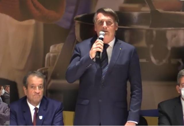 Imagem da noticia "Nenhum partido será esquecido", diz Bolsonaro em filiação ao PL