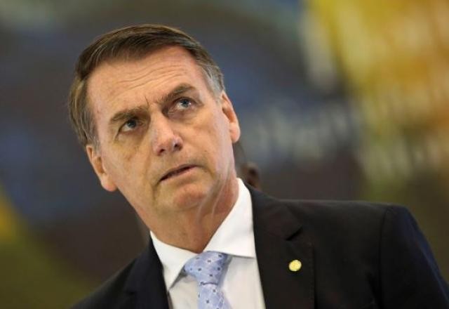 Imagem da noticia TCU manda Bolsonaro entregar joias para Caixa e armas à Polícia Federal