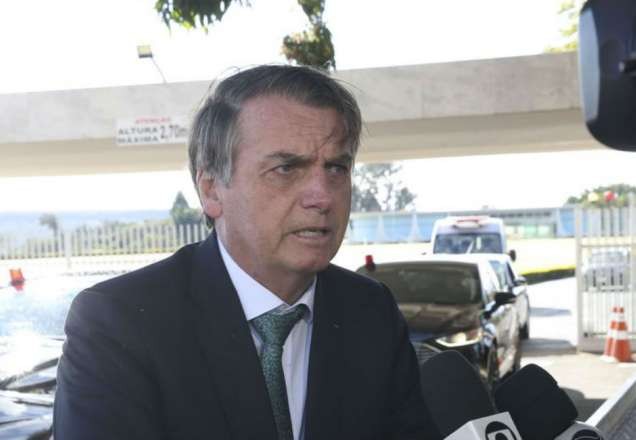 Imagem da noticia Jair Bolsonaro acusa Glenn Greenwald de crime de receptação