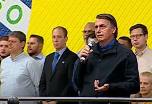 Em culto evangélico Bolsonaro ataca Lula e defende pauta de costumes