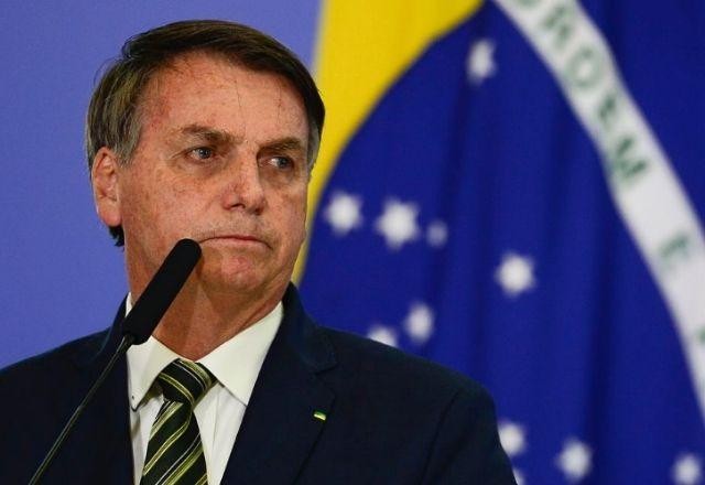 Imagem da noticia Relator vota para tornar Bolsonaro inelegível e julgamento no TSE é suspenso