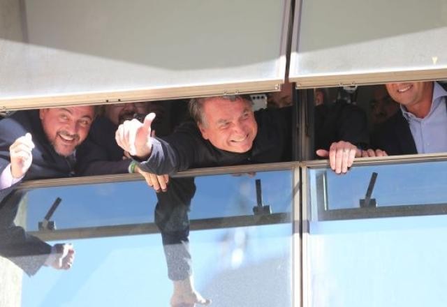 Imagem da noticia Governo diz que ex-presidente não tem direito a carro blindado