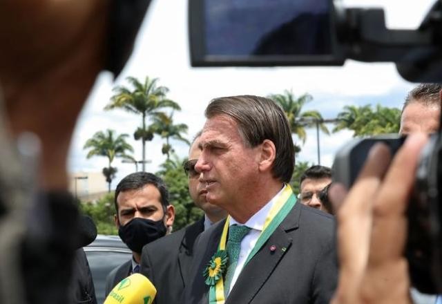 "Tô louco para entregar isso aqui", diz Bolsonaro sobre o cargo
