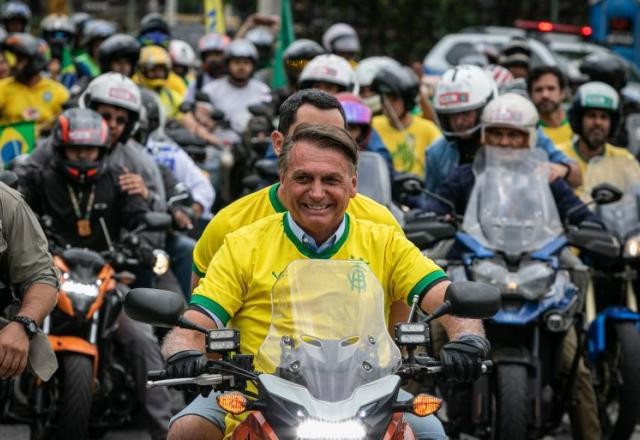 Bolsonaro em busca da virada rende-se à campanha tradicional no segundo turno