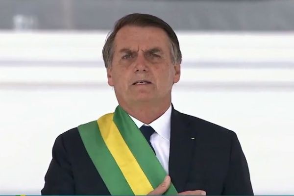 Jair Bolsonaro faz o primeiro discurso com faixa presidencial em Brasília