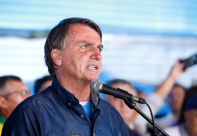 Imagem da noticia Bolsonaro diz repudiar ideologia nazista e a equipara ao comunismo