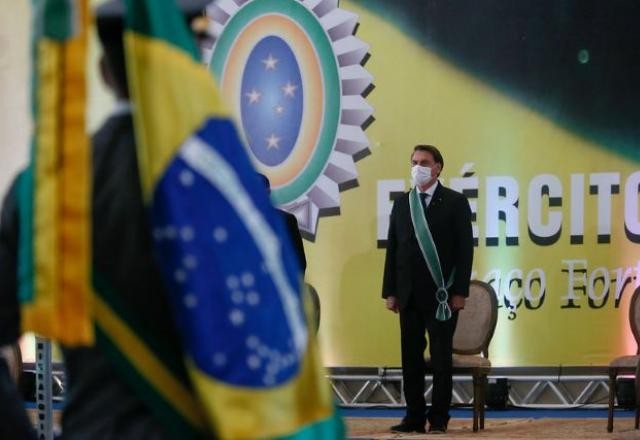 Imagem da noticia Bolsonaro agrada cotados ao STF com honraria do Exército