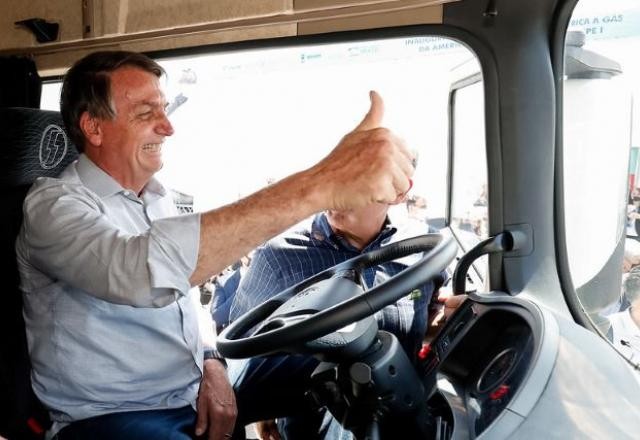 Imagem da noticia Bolsonaro lança programa para caminhoneiros em dia de depoimento na CPI