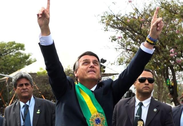 Imagem da noticia Bolsonaro deve ficar 4 anos em "campanha"
