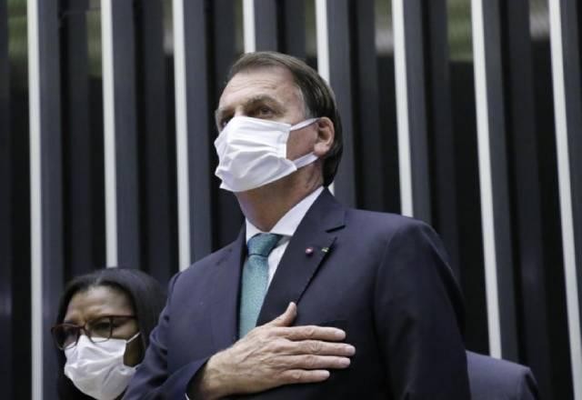 Imagem da noticia Bolsonaro recebe medalha na Câmara e diz que "está tudo certo" com o PL