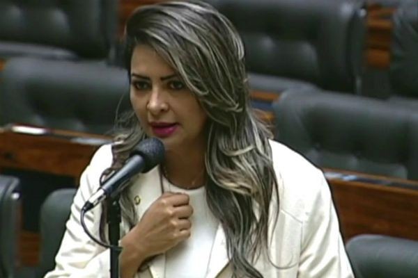 Imagem da noticia Janot pede para STF investigar deputada suspeita de mandar torturar contador