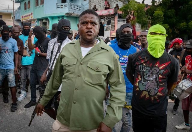 Líder de gangue do Haiti promete lutar até que primeiro-ministro renuncie