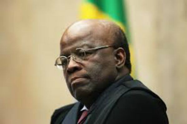 Imagem da noticia Joaquim Barbosa anuncia que não vai concorrer à Presidência