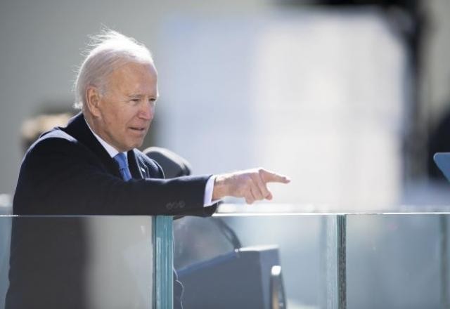Imagem da noticia Biden anuncia que todos os adultos nos EUA podem receber vacina