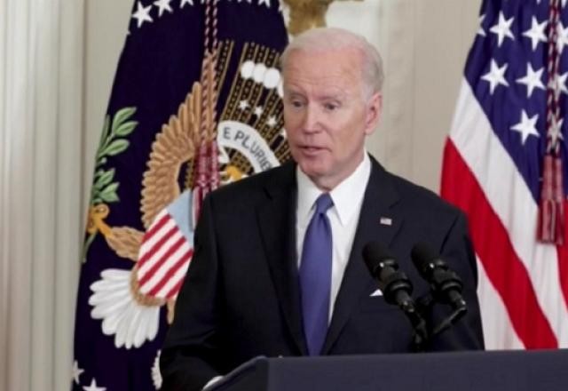 Imagem da noticia Biden assina lei e restringe compra de armas nos EUA