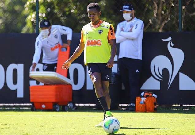 Imagem da noticia Jogador Cazares é multado após fazer festa em meio à pandemia de coronavírus