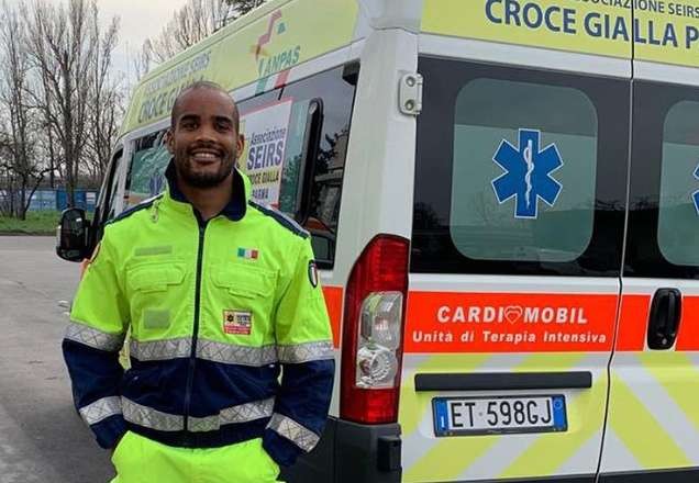 Imagem da noticia Jogador de rugby dirige ambulância 13 horas por dia para ajudar na luta contra a COVID-19 na Itália