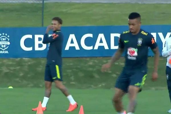 Jogadores começam treinos com bola na Granja Comary