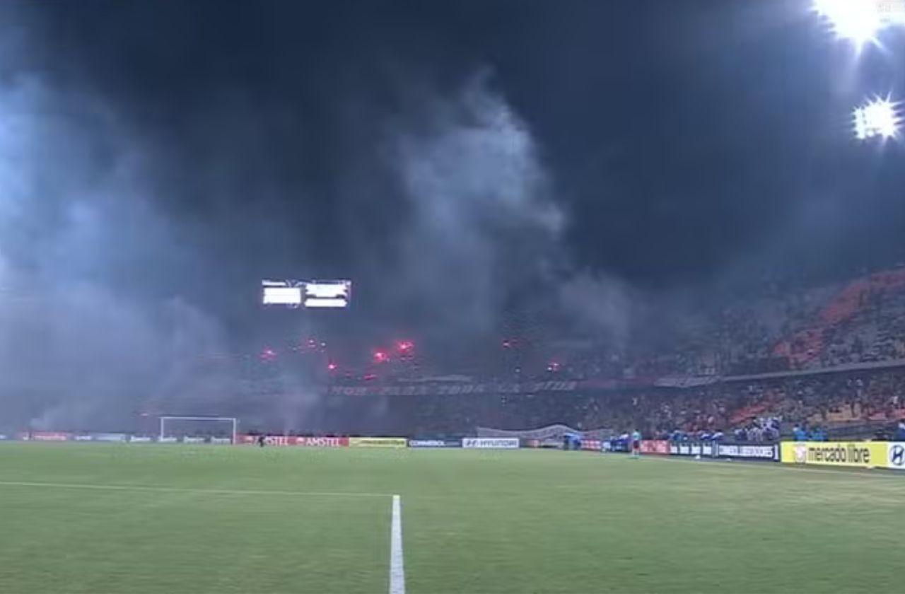 Imagem da noticia Jogo entre Independiente de Medelín e Flamengo é cancelado após confusão da torcida