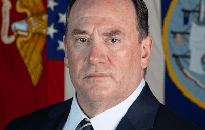 EUA trocam secretário da Marinha em meio a bloqueio de portos no Irã