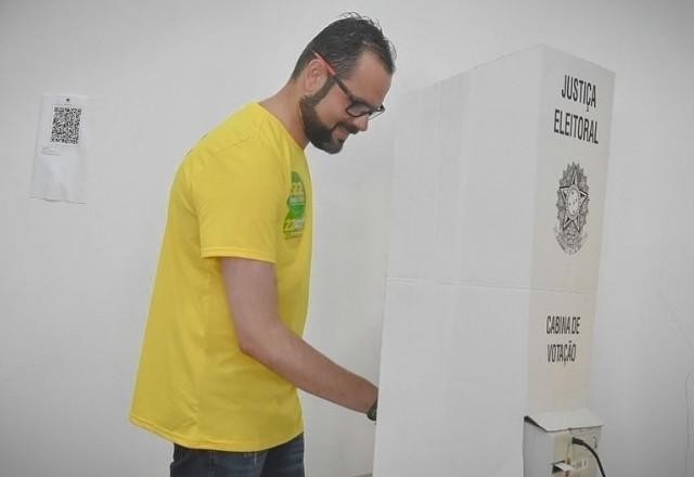 Imagem da noticia Moraes suspende julgamento da cassação de Jorge Seif; sessão será retomada no dia 16