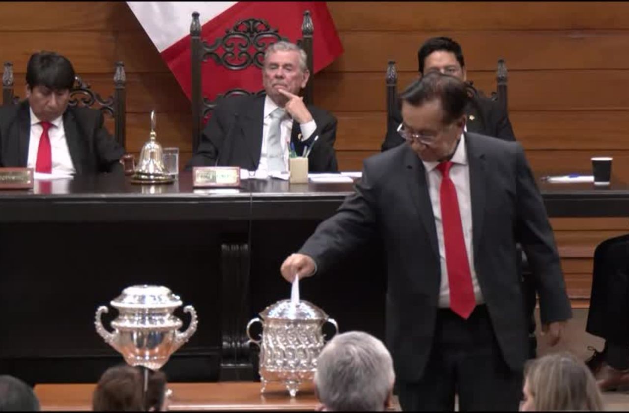 Imagem da noticia Congresso do Peru elege José Balcázar como presidente interino do país