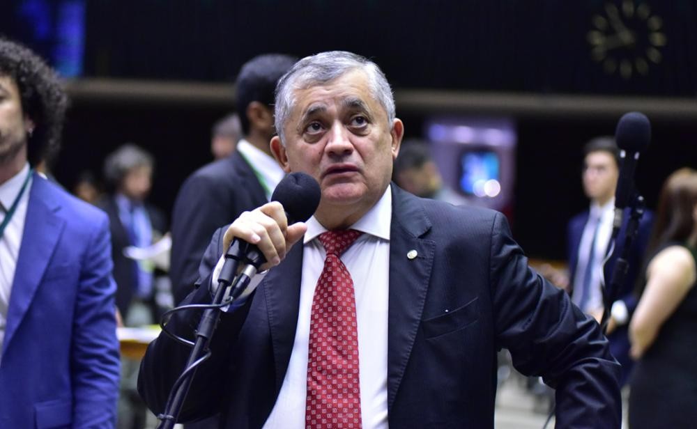 Imagem da noticia Líder do governo vai enviar ao Planalto nomes da base que apoiam impeachment de Lula