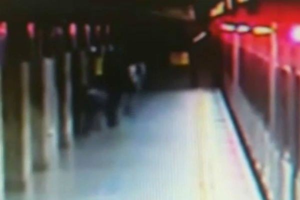 Imagem da noticia Jovem é atingido por trem durante tentativa de assalto em São Paulo